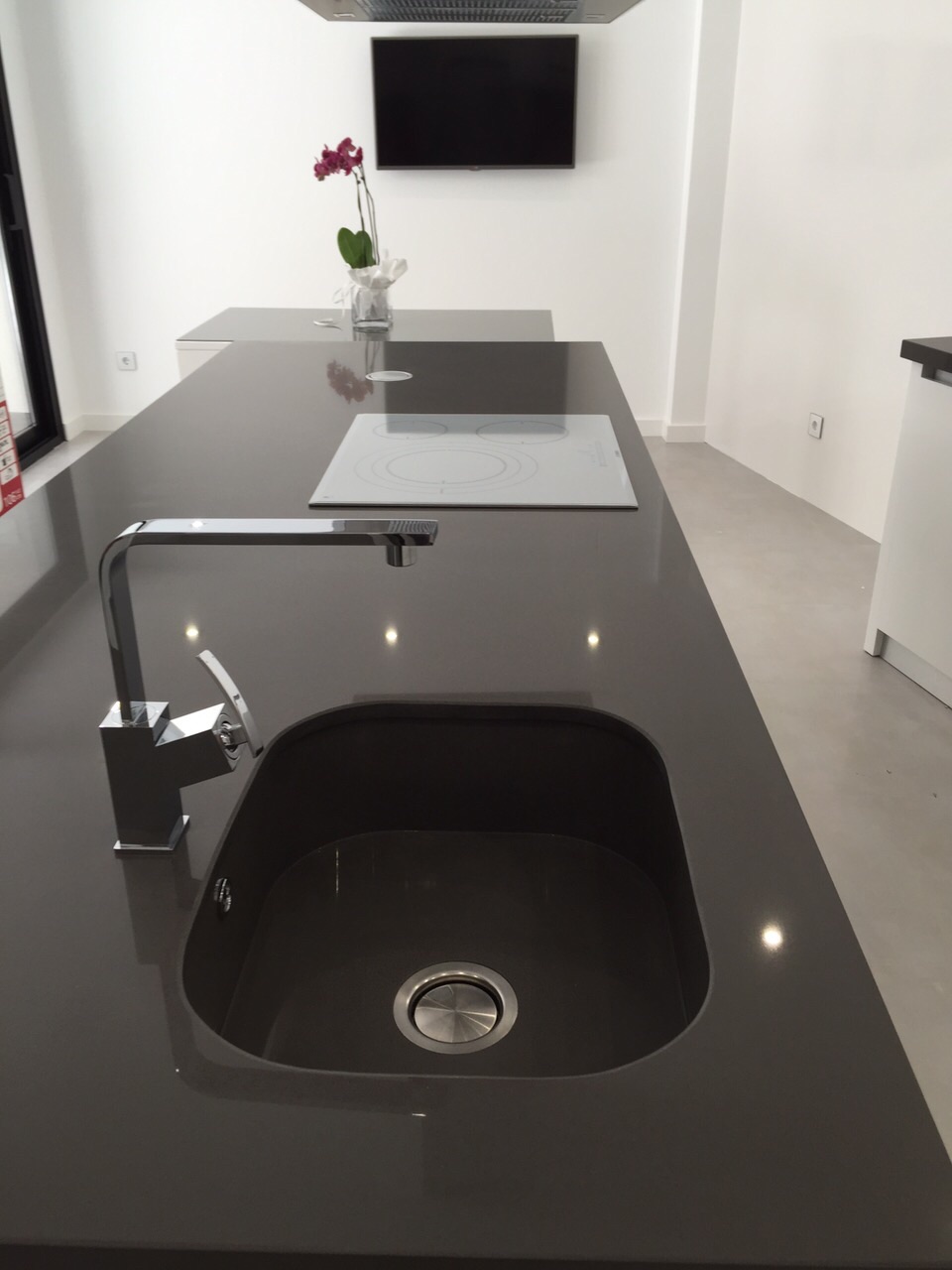 ENCIMERA CEMENTO SPA SILESTONE (1)